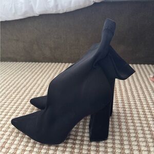 Chic Black Heeled Boots